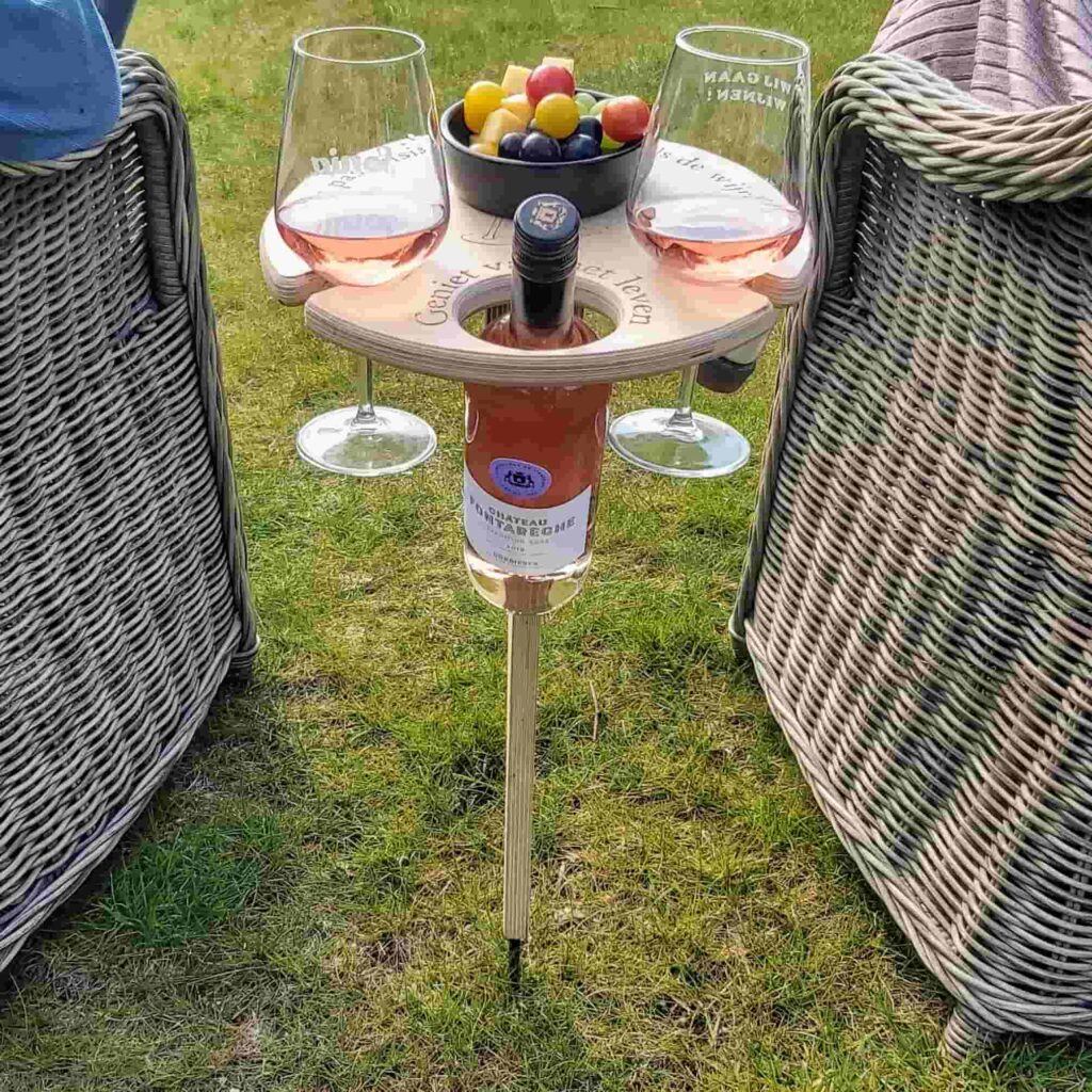 Picky™ - Zusammenklappbarer Picknicktisch mit Weinhalter