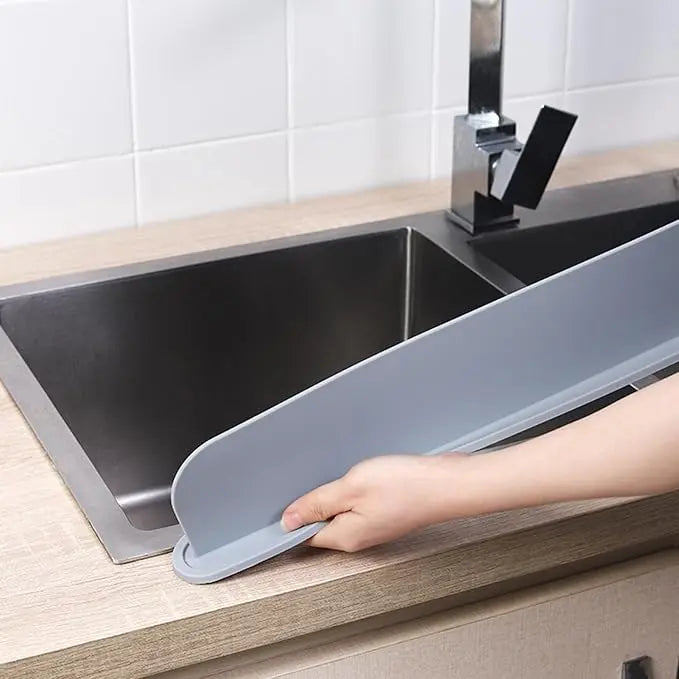 AquaShield™ | Silikon-Spritzschutz für Wasserhähne — hält Kleidung und Arbeitsflächen trocken